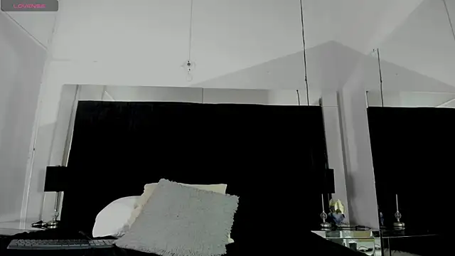 Snapshot of EmmadaSilva chatting on 05-15-26, 07:04 EmmadaSilva online show from 05-15-26, 07:04