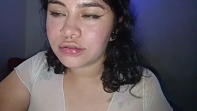 Snapshot of Magic_Alicee_ chatting on 03-08-26, 02:04 Magic Alicee online show from 03-08-26, 02:04