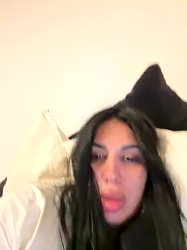 Snapshot of IsaBebe chatting on 11-03-25, 03:02 IsaBebe online show from 11-03-25, 03:02