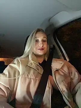 Snapshot of MilliEva chatting on 10-28-25, 12:47 MilliEva online show from 10-28-25, 12:47