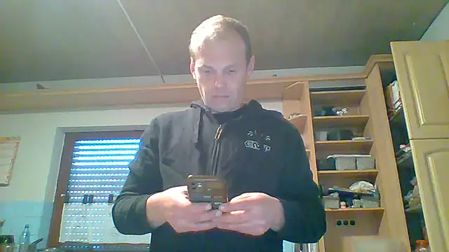 Snapshot of tommy3300 chatting on 10-31-25, 06:58 tommy3300 online show from 10-31-25, 06:58