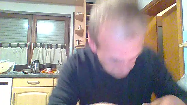 Snapshot of tommy3300 chatting on 11-05-25, 05:40 tommy3300 online show from 11-05-25, 05:40