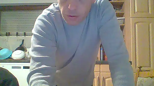 Snapshot of tommy3300 chatting on 11-06-25, 04:46 tommy3300 online show from 11-06-25, 04:46