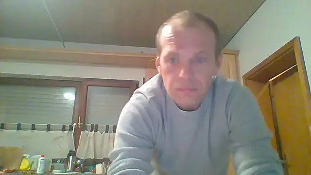 Snapshot of tommy3300 chatting on 11-13-25, 04:55 tommy3300 online show from 11-13-25, 04:55