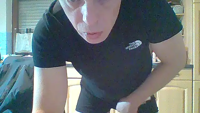 Snapshot of tommy3300 chatting on 11-20-25, 04:56 tommy3300 online show from 11-20-25, 04:56