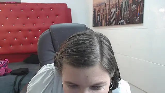 Hills Mia online show from 10-24-25, 03:58