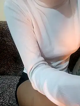 Snapshot of Fuck_me_babyy chatting on 11-20-25, 03:39 Fuck me babyy online show from 11-20-25, 03:39