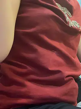 Snapshot of Emily-y chatting on 01-11-26, 01:05 Emily-y online show from 01-11-26, 01:05