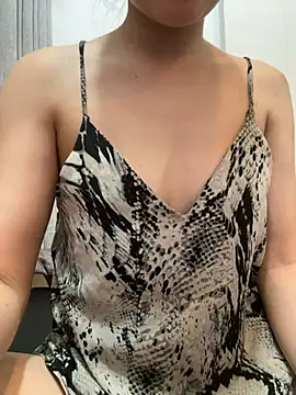 Snapshot of Emily-y chatting on 06-29-26, 10:48 Emily-y online show from 06-29-26, 10:48