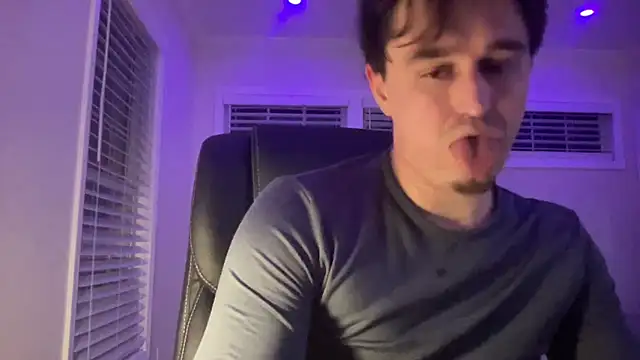 Snapshot of andrenoma427 chatting on 10-31-25, 03:29 andrenoma427 online show from 10-31-25, 03:29