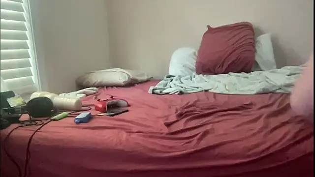 Snapshot of andrenoma427 chatting on 02-10-26, 02:43 andrenoma427 online show from 02-10-26, 02:43