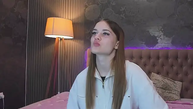 LuisaClover online show from 11-17-25, 01:06