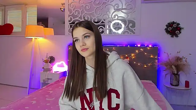 LuisaClover online show from 12-14-25, 01:16