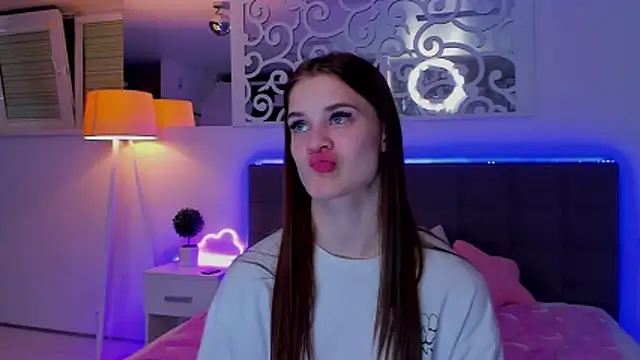 LuisaClover online show from 03-29-26, 01:38