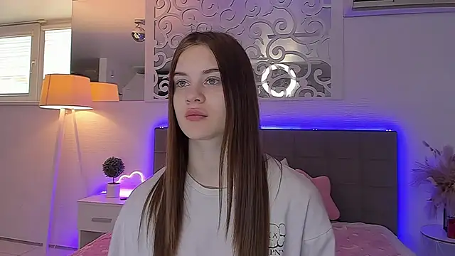 LuisaClover online show from 04-22-26, 12:18