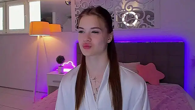 LuisaClover online show from 04-28-26, 12:32