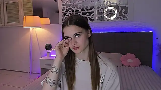 Snapshot of LuisaClover chatting on 06-27-26, 12:15 LuisaClover online show from 06-27-26, 12:15