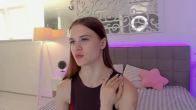 Snapshot of LuisaClover chatting on 06-30-26, 05:08 LuisaClover online show from 06-30-26, 05:08