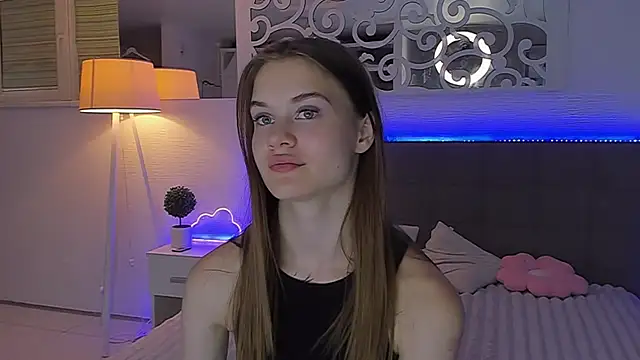 Snapshot of LuisaClover chatting on 07-26-26, 12:52 LuisaClover online show from 07-26-26, 12:52