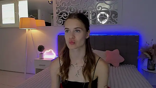 Snapshot of LuisaClover chatting on 07-27-26, 01:07 LuisaClover online show from 07-27-26, 01:07