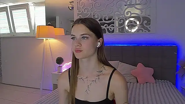 Snapshot of LuisaClover chatting on 07-30-26, 12:15 LuisaClover online show from 07-30-26, 12:15