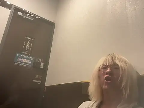 MUIMUICHAN27 online show from 10-22-25, 02:17