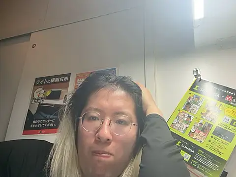 MUIMUICHAN27 online show from 03-18-26, 04:04