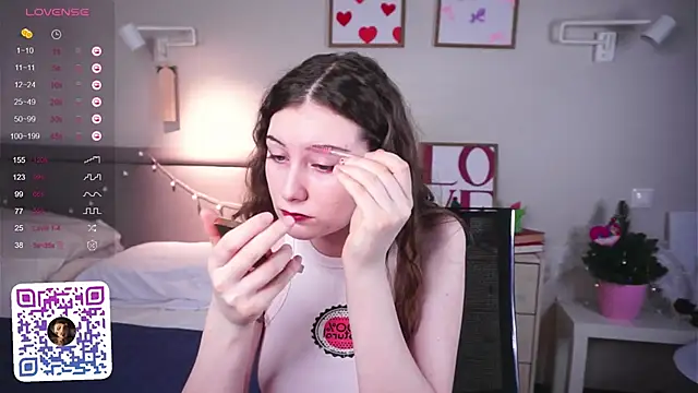 Snapshot of MegganKinson chatting on 02-27-26, 05:29 MegganKinson online show from 02-27-26, 05:29