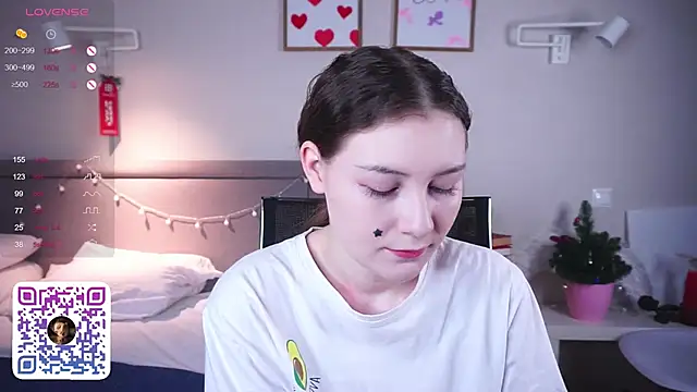 Snapshot of MegganKinson chatting on 03-07-26, 05:26 MegganKinson online show from 03-07-26, 05:26