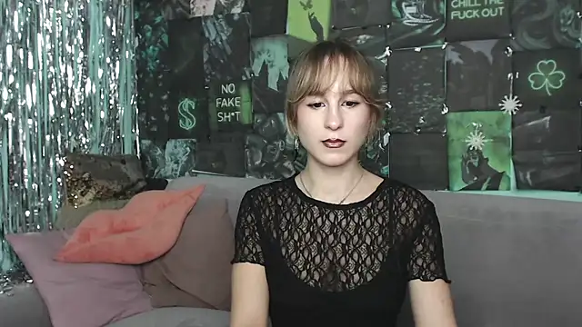 AlishaKellyi online show from 10-26-25, 05:46