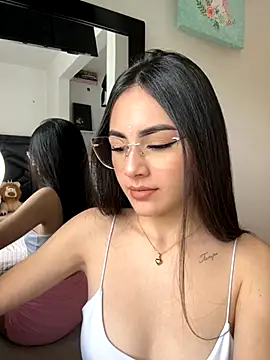 IslaCole online show from 10-27-25, 07:18