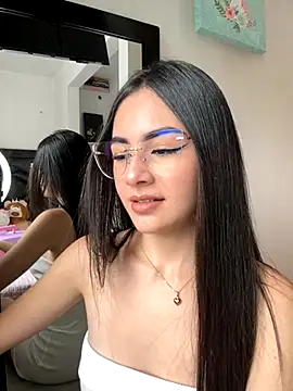 IslaCole online show from 11-10-25, 07:24