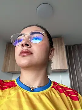 IslaCole online show from 06-17-26, 09:49