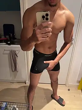 Snapshot of bigDickParis92 chatting on 10-25-25, 05:51 bigDickParis92 online show from 10-25-25, 05:51