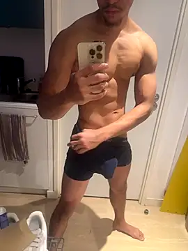 Snapshot of bigDickParis92 chatting on 11-24-25, 10:42 bigDickParis92 online show from 11-24-25, 10:42