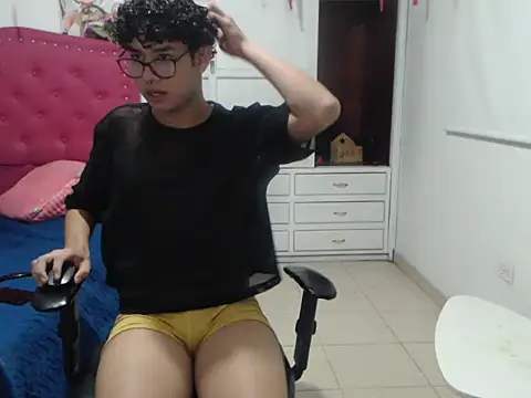 Snapshot of adamsex2025 chatting on 10-24-25, 01:57 adamsex2025 online show from 10-24-25, 01:57