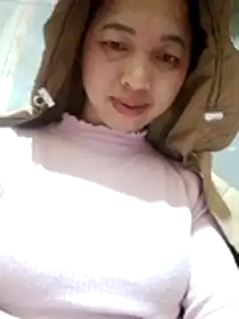 Snapshot of TRIEUTRIEU20 chatting on 12-21-25, 11:34 TRIEUTRIEU20 online show from 12-21-25, 11:34