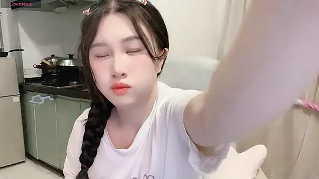 Snapshot of anna-888- chatting on 11-14-25, 06:39 anna-888- online show from 11-14-25, 06:39