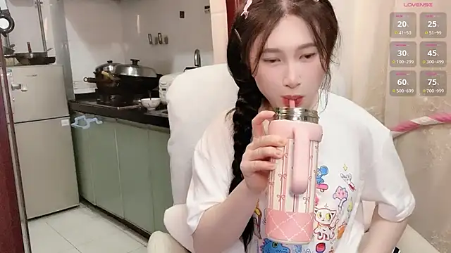 Snapshot of anna-888- chatting on 11-15-25, 06:48 anna-888- online show from 11-15-25, 06:48