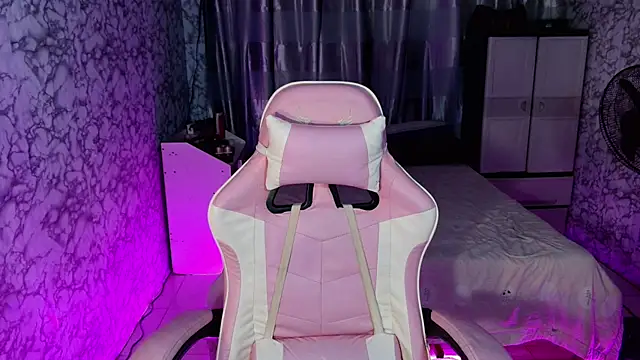 Snapshot of _Lachica_ chatting on 11-10-25, 06:56 Lachica online show from 11-10-25, 06:56