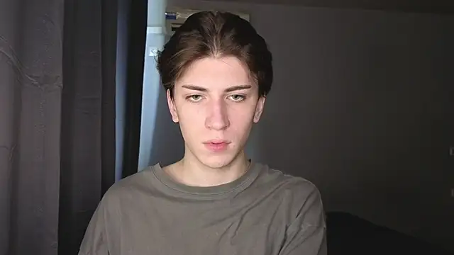 Oliver star boy  online show from 10-26-25, 08:31