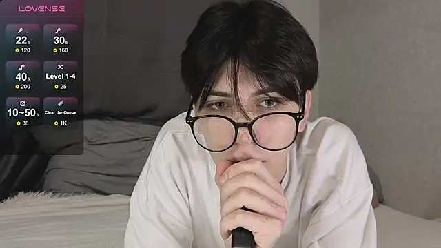 Oliver star boy  online show from 12-20-25, 11:34