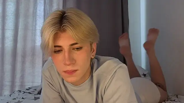 Oliver star boy  online show from 06-12-26, 07:51