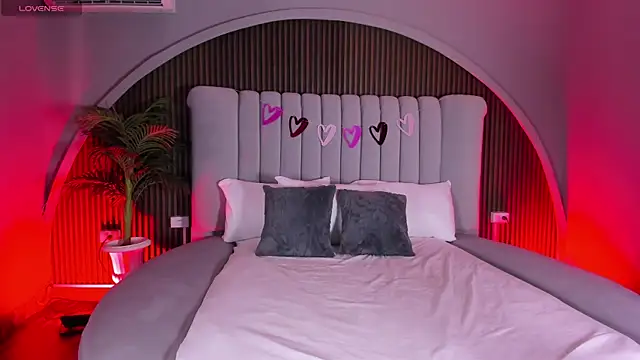 Snapshot of AmyColman_ chatting on 02-14-26, 12:35 AmyColman online show from 02-14-26, 12:35