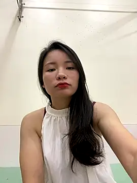 Bee Yellow00 online show from 11-26-25, 04:35