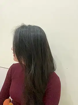 Bee Yellow00 online show from 02-11-26, 04:50