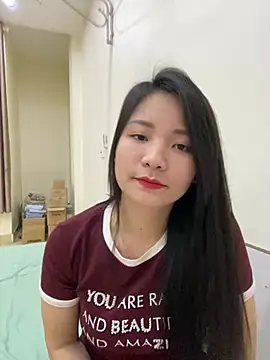 Bee Yellow00 online show from 02-27-26, 04:56