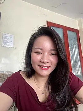 Bee Yellow00 online show from 05-29-26, 02:42