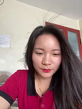 Bee Yellow00 online show from 06-12-26, 02:32