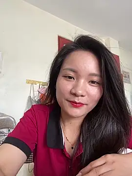 Bee Yellow00 online show from 06-18-26, 03:18